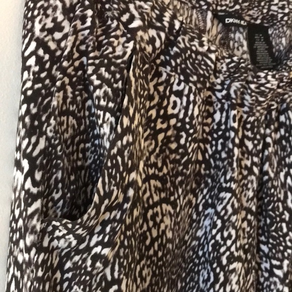 DKNY Relaxed Capri Pants - Picture 6 of 6